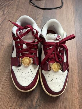 Nike dunk low limited edition White and Burgundy